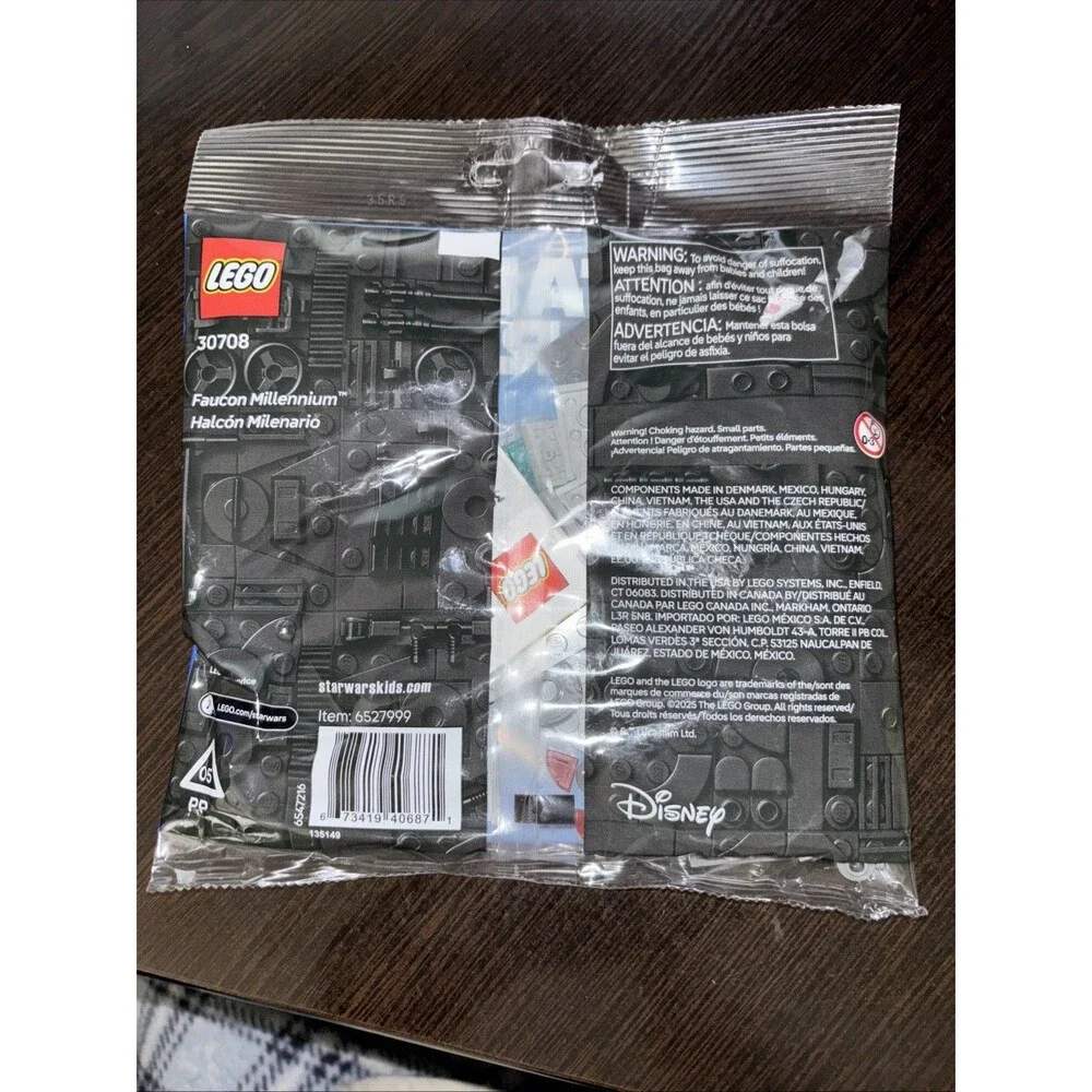 New LEGO Star Wars: Millennium Falcon Mini-Build (30708) Great Stocking Stuffer